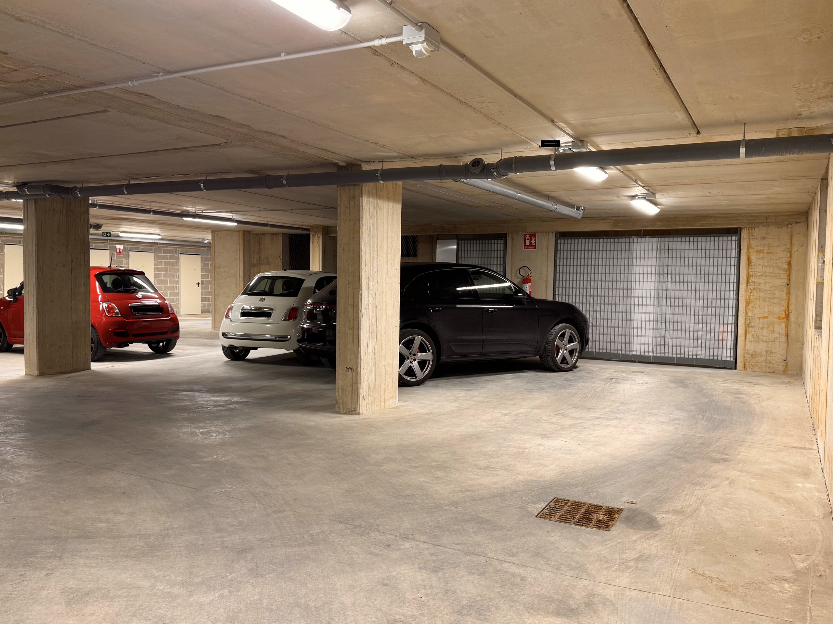 Area privata con posto auto coperto